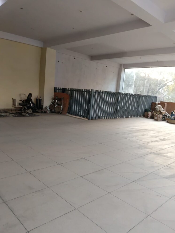  Parking, naraina industrial area phase 1 Commercial Office Space 2700 Sq.Ft. In Naraina Industrial Area Phase 1 Delhi 9763899