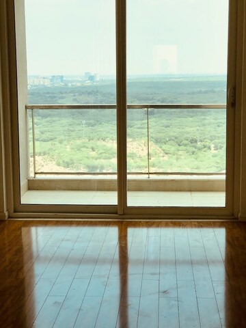 Room in 4 BHK Apartment at DLF The Crest, Sector 54 – for Rent