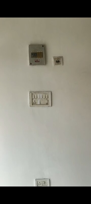 Furnished Amenities in  Office Space at Vardhman Star Shop Mall, Sector 19 – for Rent