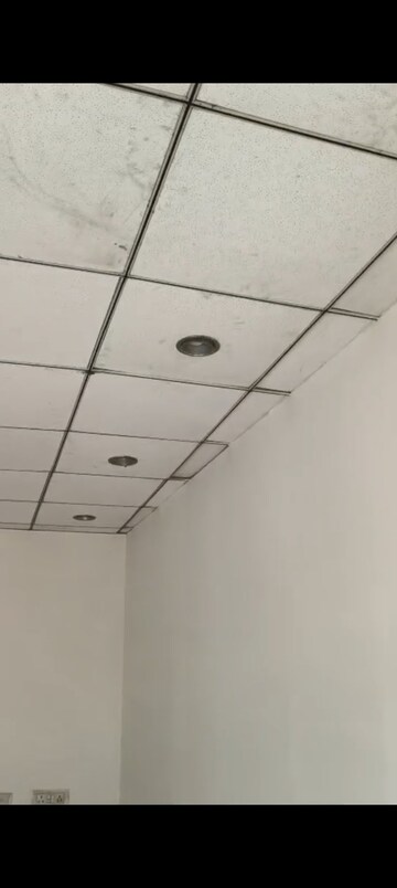  Office Space – Nearby View at Vardhman Star Shop Mall, Sector 19 - for Rent