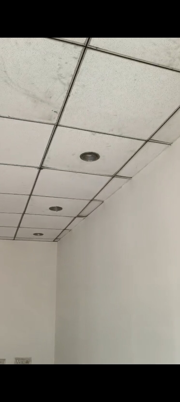 Nearby, vardhman-star-shop-mall Commercial Office Space 277 Sq.Ft. In Sector 19 Faridabad 9764299