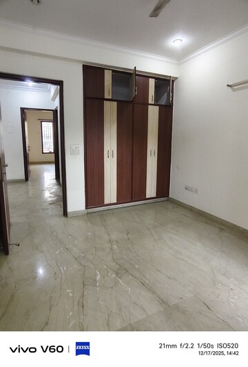 Room in 3 BHK Independent House at Super MIG, Sector 105 – for Rent