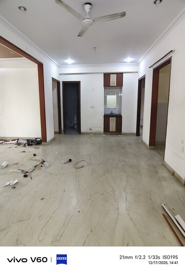 Room in 3 BHK Independent House at Super MIG, Sector 105 – for Rent