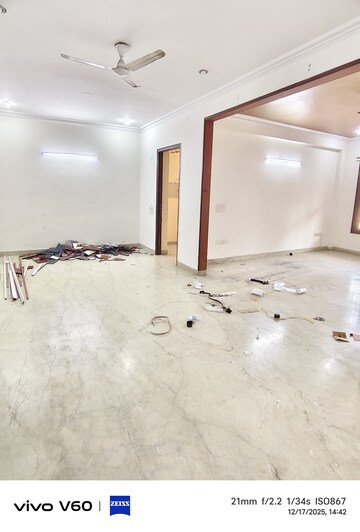 Room in 3 BHK Independent House at Super MIG, Sector 105 – for Rent