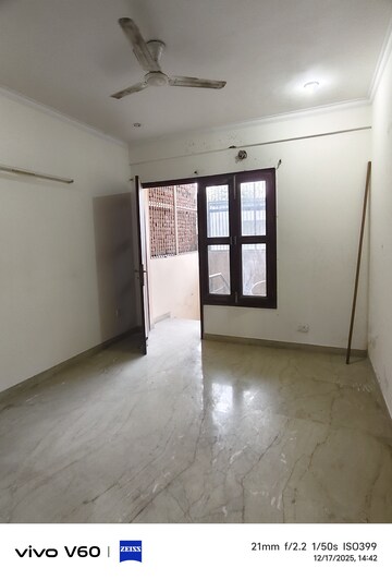 Room in 3 BHK Independent House at Super MIG, Sector 105 – for Rent