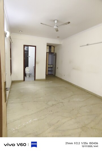 Room in 3 BHK Independent House at Super MIG, Sector 105 – for Rent