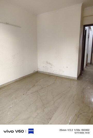 Room in 3 BHK Independent House at Super MIG, Sector 105 – for Rent