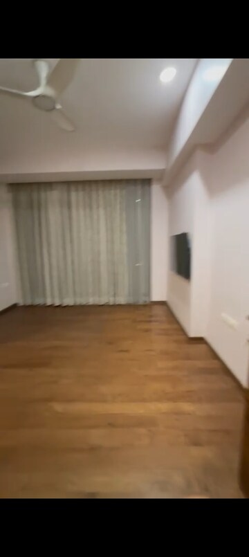 Room in 3 BHK Apartment at M3M Golf Estate, Sector 65 – for Rent