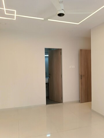 Room in 2 BHK Apartment at Sugee Atharva, Prabhadevi – for Rent