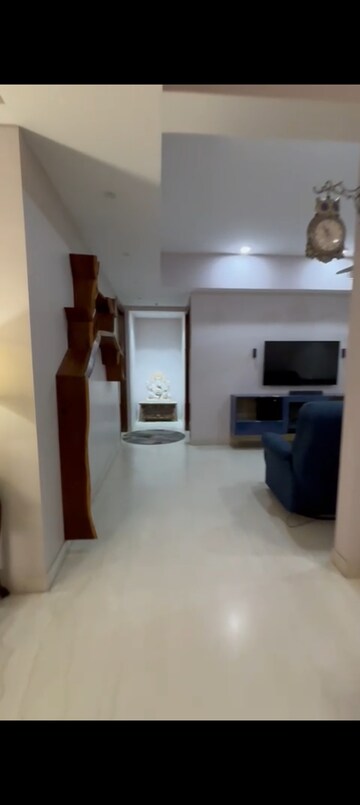 Furnished Amenities in 4 BHK Apartment at M3M Golf Estate, Sector 65 – for Rent