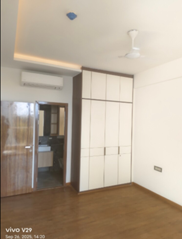 Room, dlf-park-place 4 Bedroom 2704 Sq.Ft. Apartment In Sector 54 Gurgaon 9764270