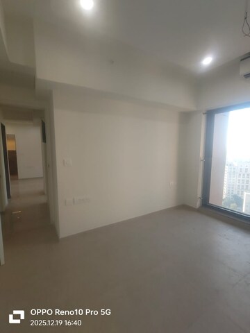 Room in 2 BHK Apartment at Kanakia Silicon Valley, Powai – for Rent