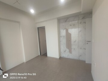 Room in 2 BHK Apartment at Kanakia Silicon Valley, Powai – for Rent