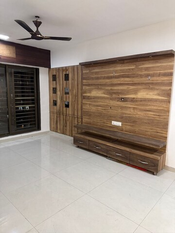 Room in 3 BHK Apartment at Acme Ozone, Manpada – for Rent