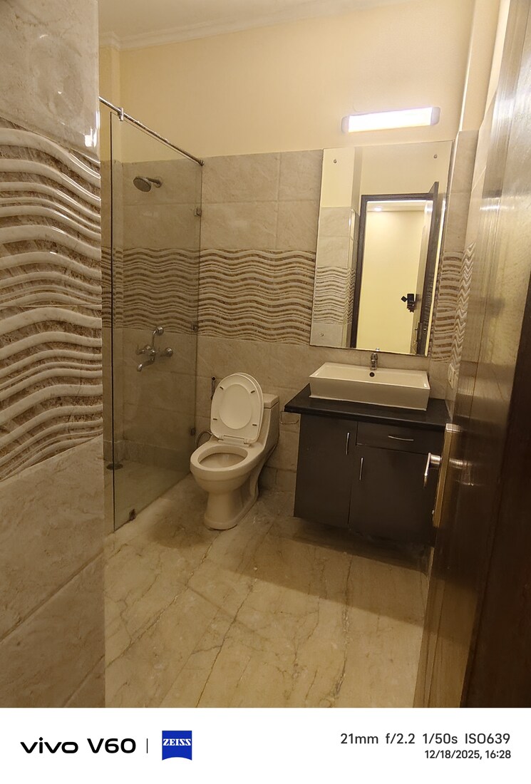 Bathroom, tulip-mall 3 Bedroom 275 Sq.Mt. Independent House In Sector 46 Noida 9764436