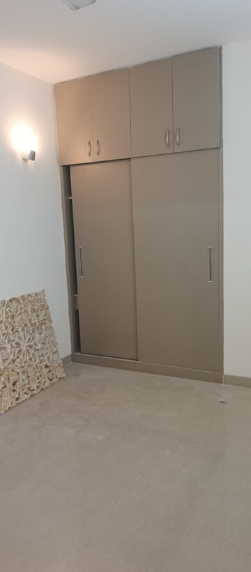 Room in 2.5 BHK Apartment at Emaar Emerald Estate, Sector 65 – for Rent