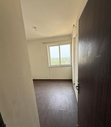 Room in 2 BHK Apartment at BPTP Discovery Park, Sector 80 – for Rent