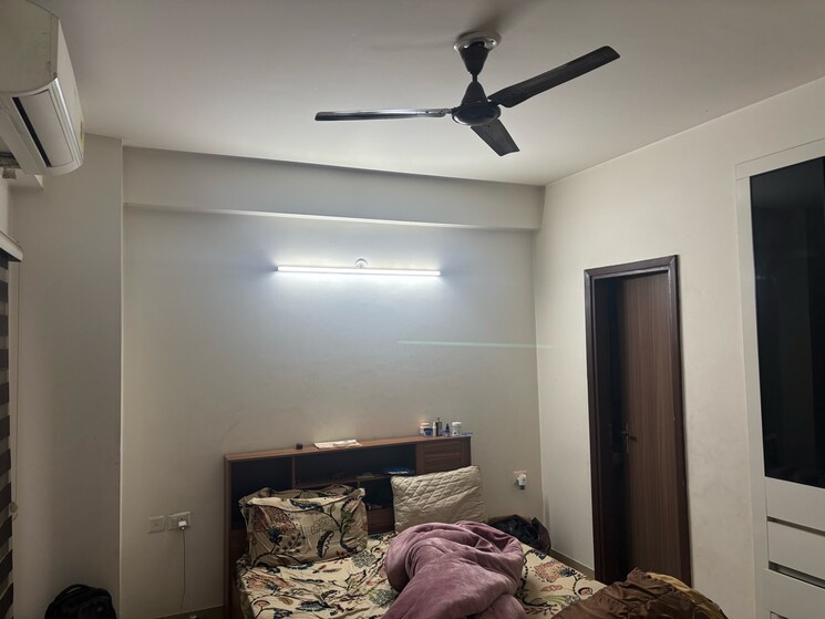 Bedroom, gulshan-botnia 2.5 Bedroom 1160 Sq.Ft. Apartment In Sector 144 Noida 9763597