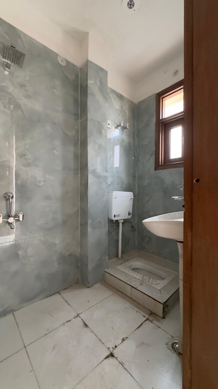 Bathroom, palm-residency-chhatarpur 2 Bedroom 800 Sq.Ft. Builder Floor In Chattarpur Delhi 9764663