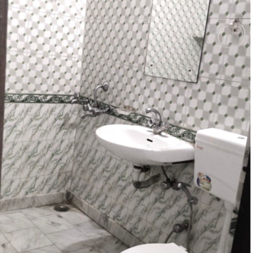 Bathroom in 2 BHK Builder Floor at RWA Residential Society Sector 46, Jharsa – for Rent