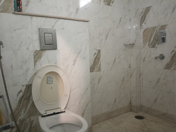 Bathroom, greater kailash i 3 Bedroom 1800 Sq.Ft. Builder Floor In Greater Kailash I Delhi 9764622