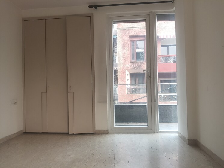 Room, greater kailash i 3 Bedroom 2100 Sq.Ft. Builder Floor In Greater Kailash I Delhi 9764649