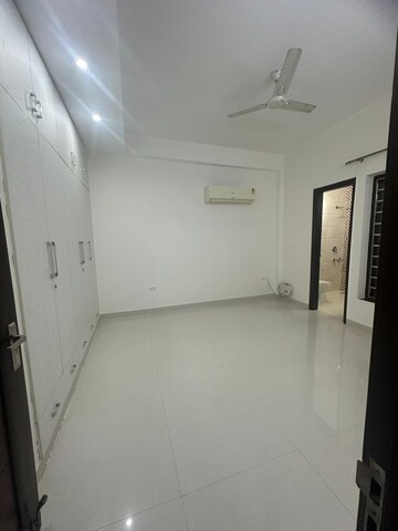 Bathroom in 4 BHK Builder Floor at Unitech South City II, Sector 50 – for Rent