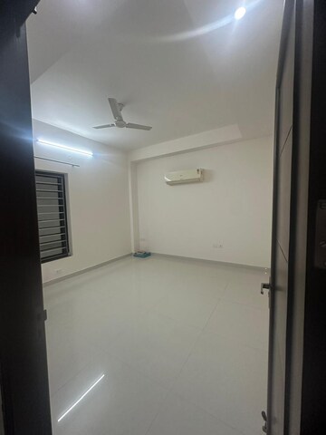 Bathroom in 4 BHK Builder Floor at Unitech South City II, Sector 50 – for Rent