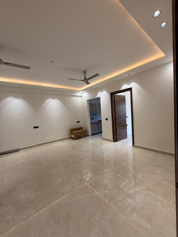 Room in 4 BHK Builder Floor at Eros Rosewood City, Sector 49 – for Rent