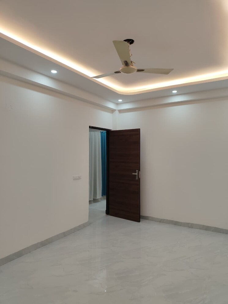 Room, unitech-singleton-floors-south-city 3 Bedroom 360 Sq.Yd. Builder Floor In Sector 50 Gurgaon 9764753