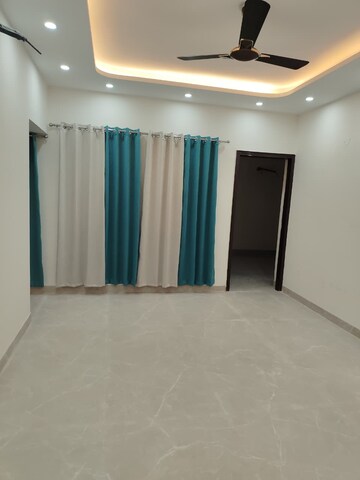 Room in 3 BHK Builder Floor at Unitech Singleton Floors South City, Sector 50 – for Sale