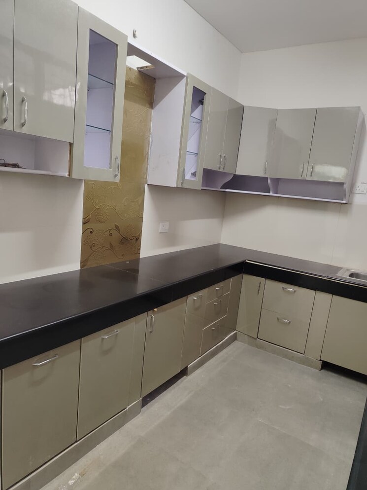 Kitchen, unitech-singleton-floors-south-city 3 Bedroom 360 Sq.Yd. Builder Floor In Sector 50 Gurgaon 9764778