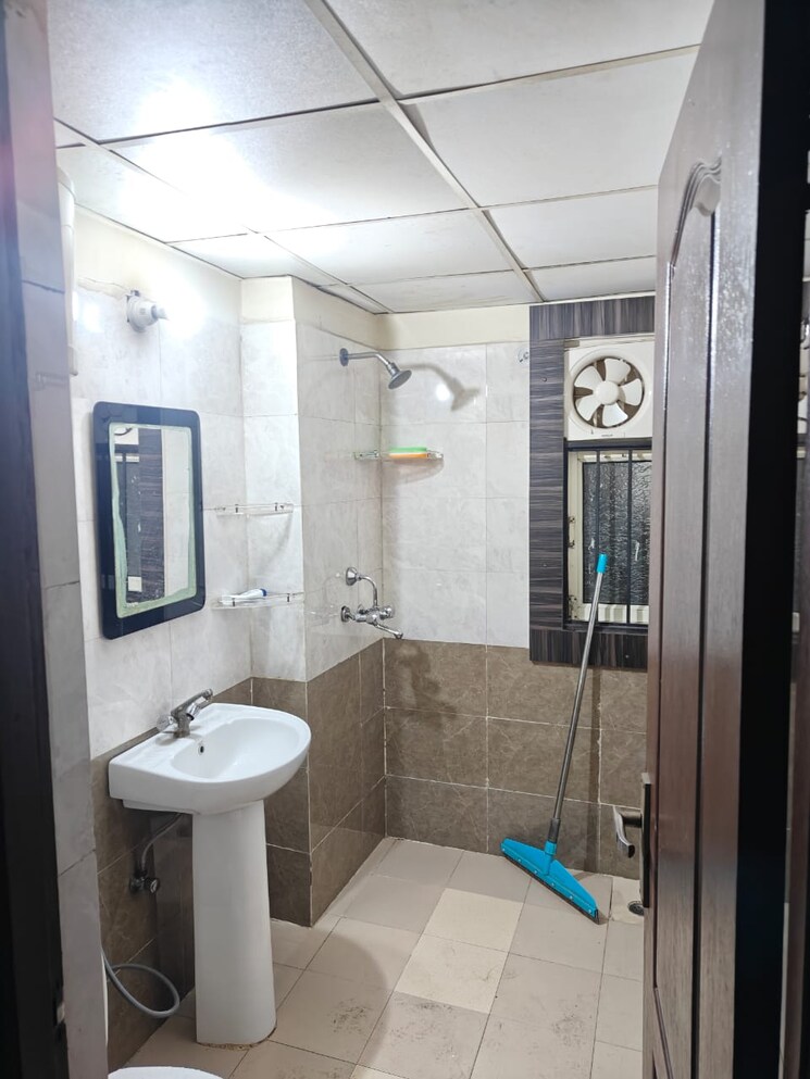 Attached Bathroom, gardenia-gateway 3.5 Bedroom 1700 Sq.Ft. Apartment In Sector 75 Noida 9764839