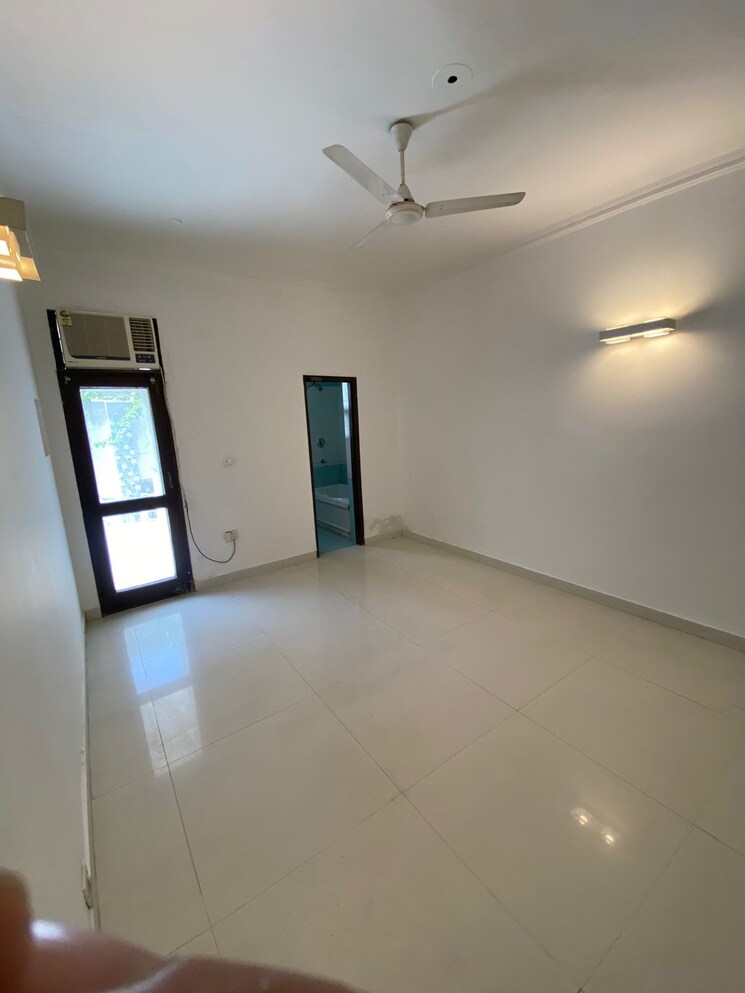 Room, ss-mayfield-gardens 4 Bedroom 2150 Sq.Ft. Villa In Sector 51 Gurgaon 9764970