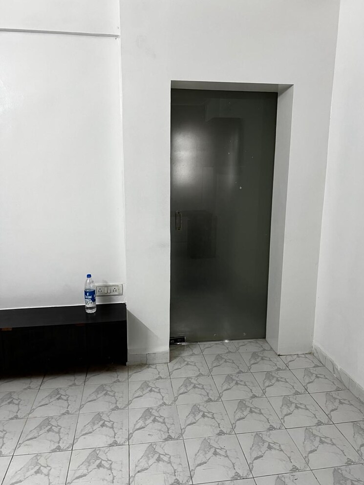 Room, karishma-society Commercial Office Space 500 Sq.Ft. In Kothrud Pune 9765074