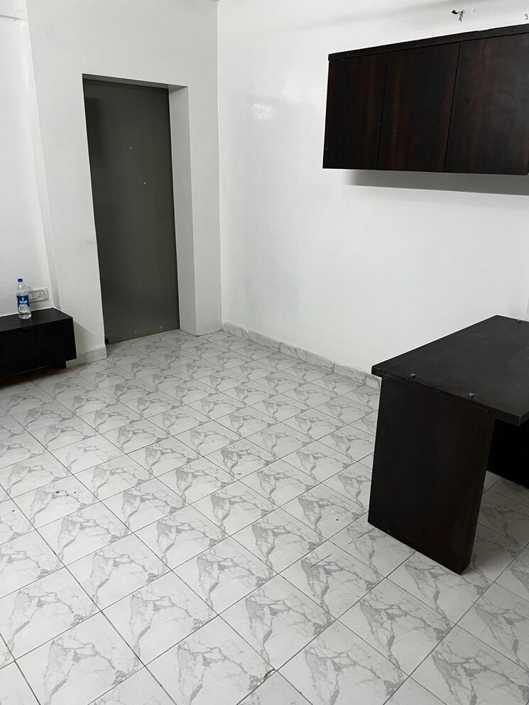 Room, karishma-society Commercial Office Space 500 Sq.Ft. In Kothrud Pune 9765074