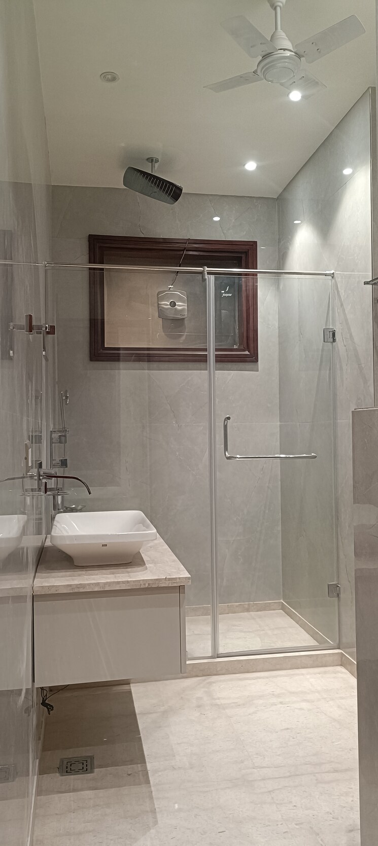 Bathroom, vivek vihar 4 Bedroom 3000 Sq.Ft. Builder Floor In Vivek Vihar Delhi 9765119