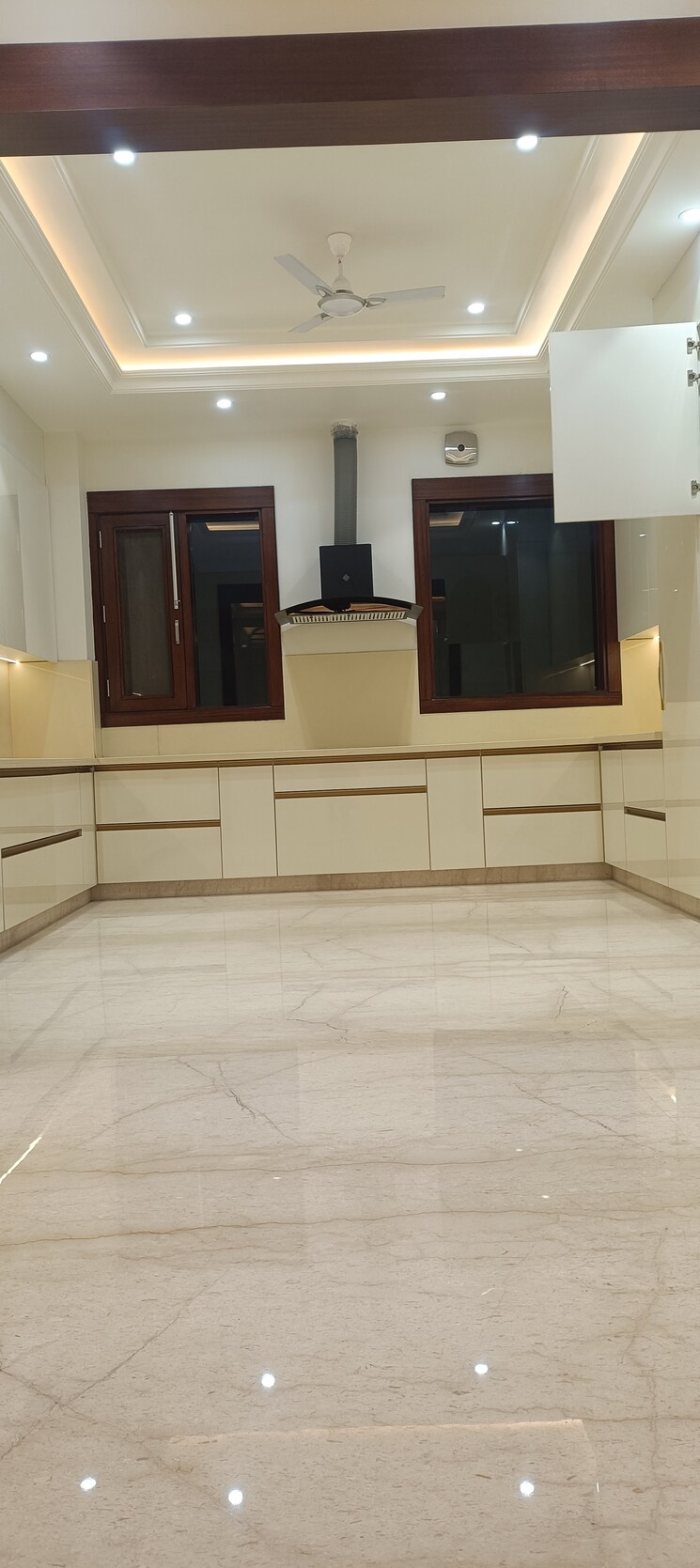 Room, vivek vihar 4 Bedroom 3000 Sq.Ft. Builder Floor In Vivek Vihar Delhi 9765119