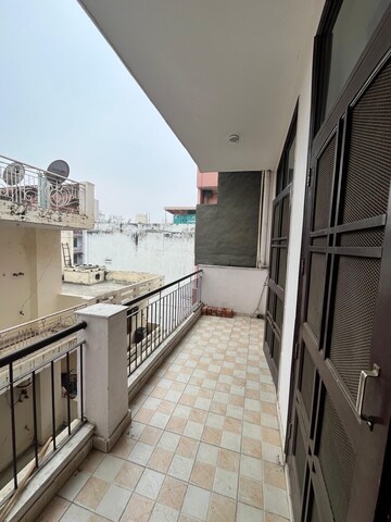 Balcony in 2 BHK Builder Floor at Sector 52 – for Rent