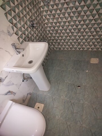 Bathroom in 2 BHK Apartment at Shukratara Apartment, Shukrawar Peth – for Sale