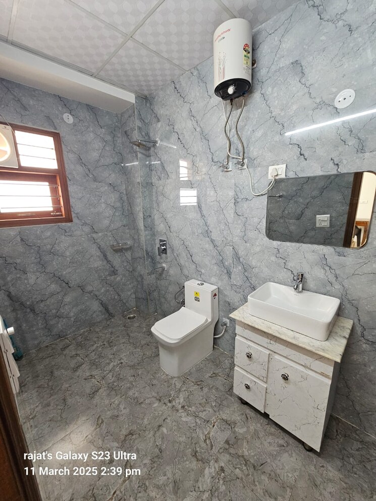 Bathroom, ardee-city 4 Bedroom 2400 Sq.Ft. Builder Floor In Sector 52 Gurgaon 9765275