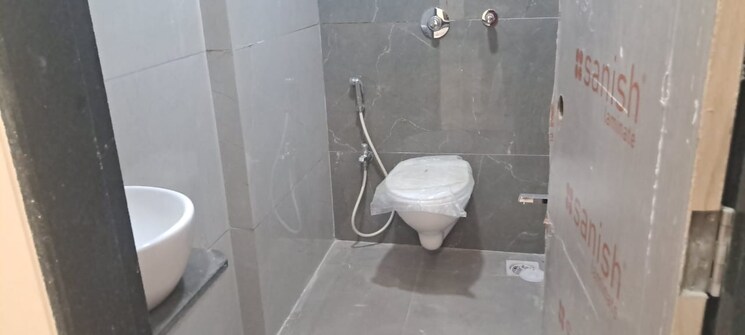 Bathroom, jp-decks 3 Bedroom 1800 Sq.Ft. Apartment In Goregaon East Mumbai 9765339