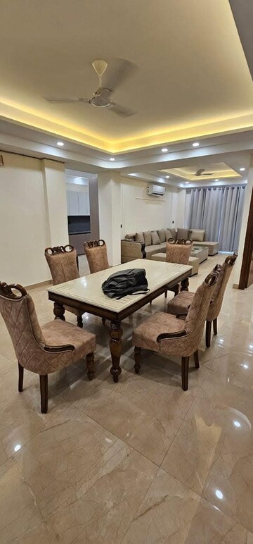 Master Bedroom in 3 BHK Builder Floor at Unitech South City 1, South City 1 – for Rent