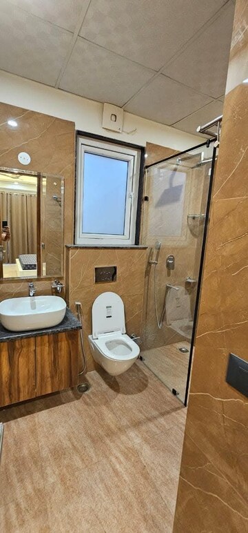 Bathroom in 3 BHK Builder Floor at Unitech South City 1, South City 1 – for Rent