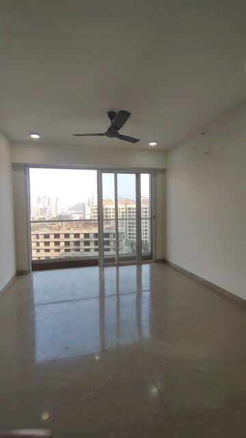 Room in 2 BHK Apartment at Indiabulls One Indiabulls, Pokhran Road No Two – for Rent