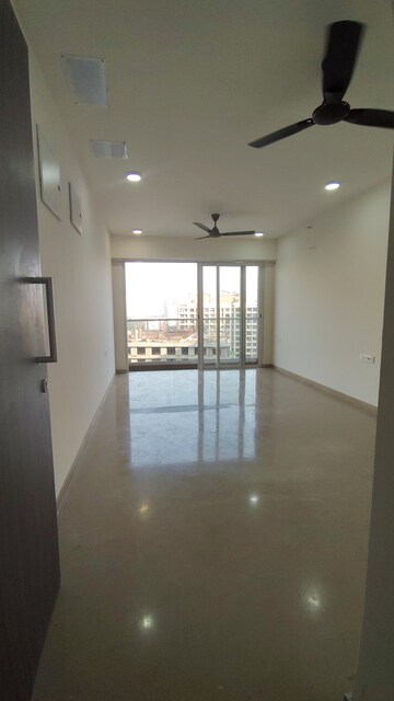 Room in 2 BHK Apartment at Indiabulls One Indiabulls, Pokhran Road No Two – for Rent
