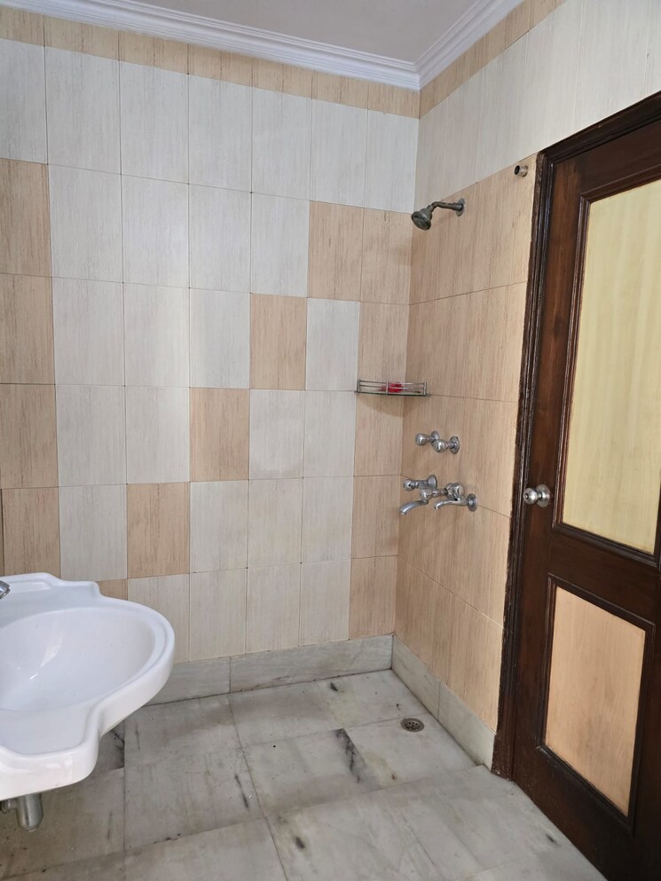 Bathroom, sector 15 1 Bedroom 800 Sq.Ft. Builder Floor In Sector 15 Gurgaon 9765393
