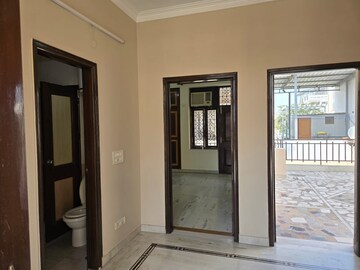 Room in 1 BHK Builder Floor at Sector 15 – for Rent