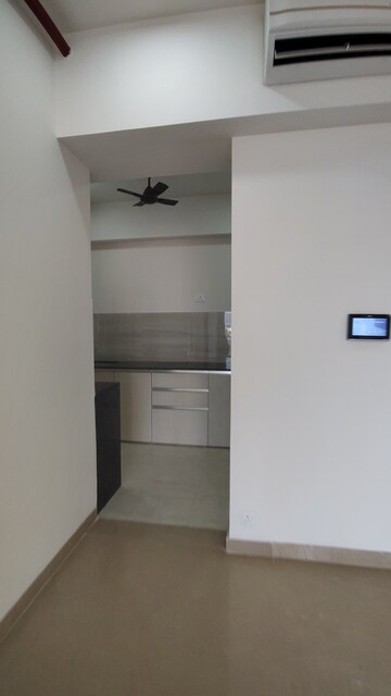 Room in 2 BHK Apartment at Indiabulls One Indiabulls, Pokhran Road No Two – for Rent