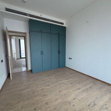 Room in 4 BHK Apartment at Rustomjee Crown, Gokhale Road – for Rent